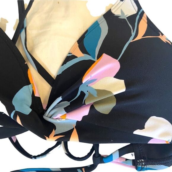 Hula Honey Flourishing Floral Twisted Bikini Top - Picture 5 of 11